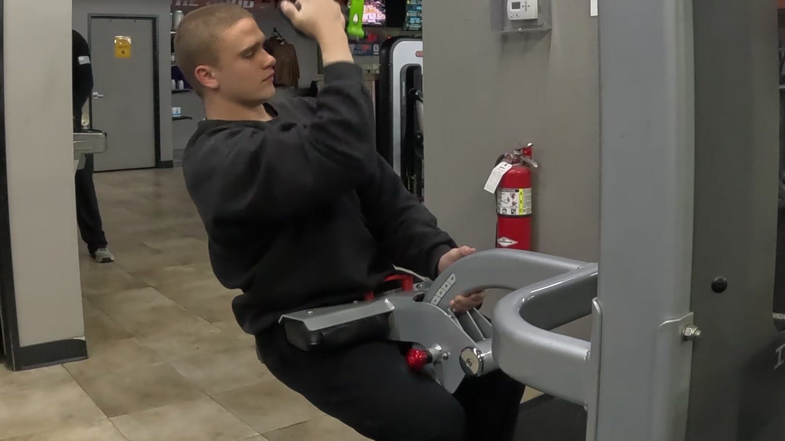 Markus working through a lat pulldown repetition.